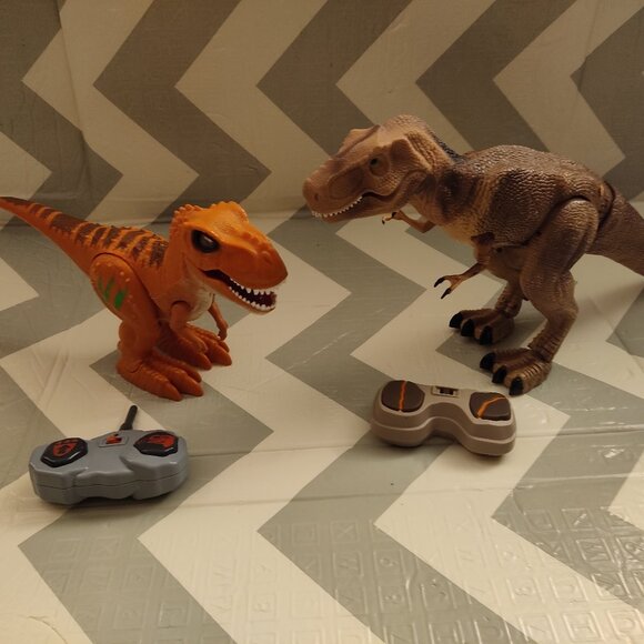SET OF 2 - Dinosaur Animated RC the black series radio controlled Dino T.Rex - Picture 2 of 5